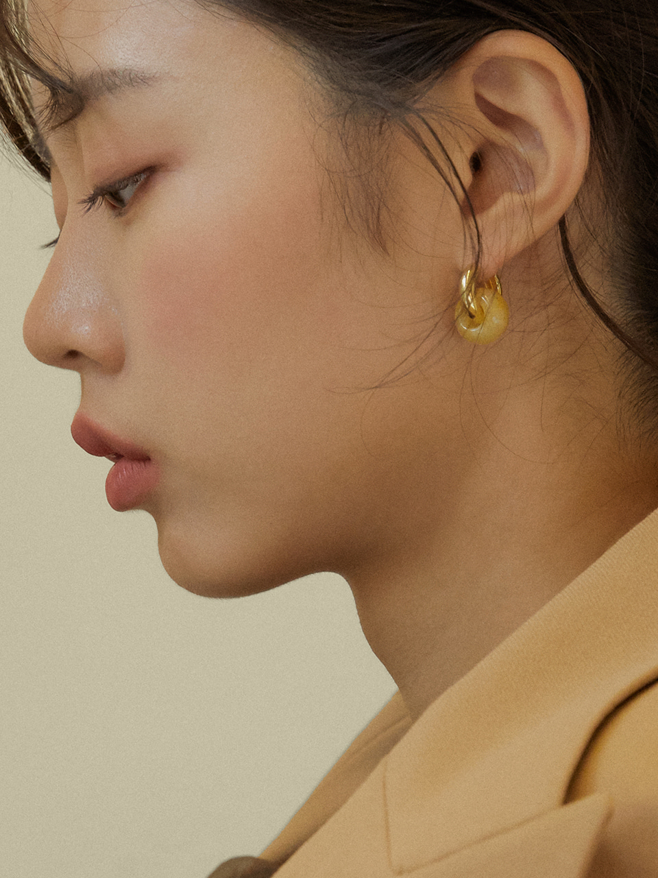 Gemstone hoop earrings(젬스톤후프귀걸이)